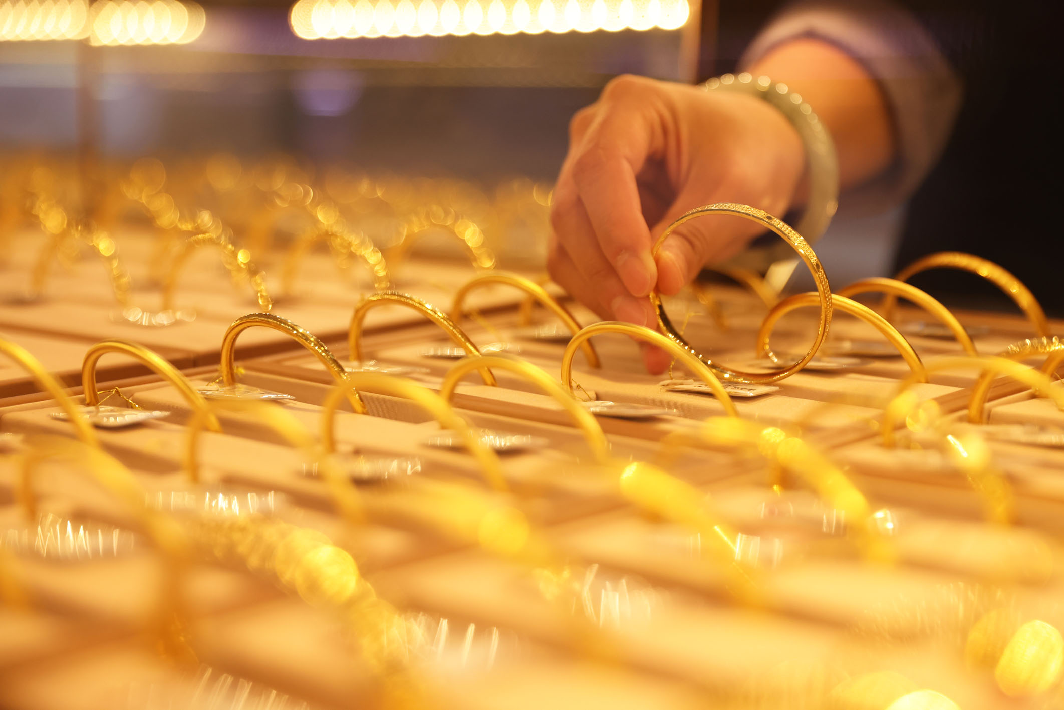 上半年业绩承压周大生